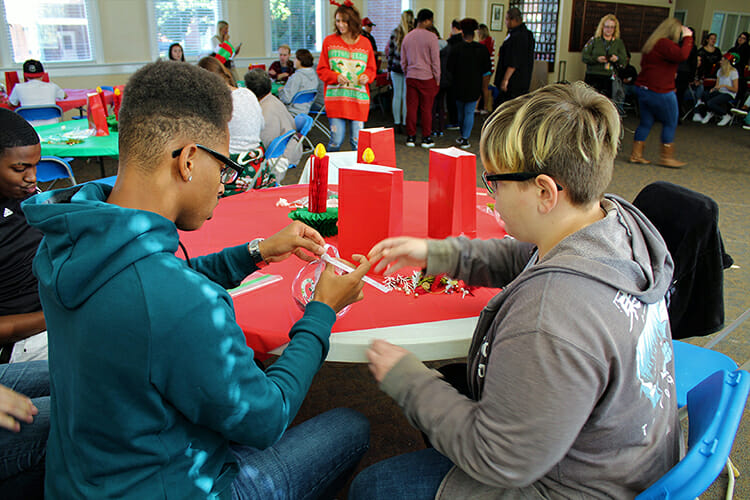 An MTSU student and a young Midstate artist work together to perfect a special teapot ornament to decorate Tennessee's state Christmas tree, which is now on display through Jan. 1 along the “Pathway of Peace” on the Ellipse in President’s Park in Washington, D.C., surrounding the National Christmas Tree. Artists from Borderless Arts Tennessee spent an afternoon at MTSU with freshman communication students to create the ornaments. (Photo courtesy of Borderless Arts Tennessee)