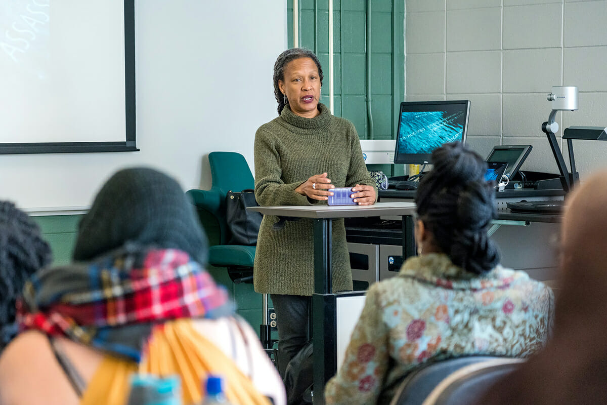 Lucia Brooks visits MTSU