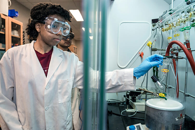 Central Magnet rising senior Jessica Bullock works on research project inside the MTSU Science Building in mid-June as part of the Project SEED program this summer. Project SEED — Summer Education Experience for the Economically Disadvantaged — is a program sponsored by the American Chemical Society that gives high school juniors and seniors an opportunity to gain scientific knowledge through research and hands-on activities on MTSU’s campus. (MTSU photo by J. Intintoli)