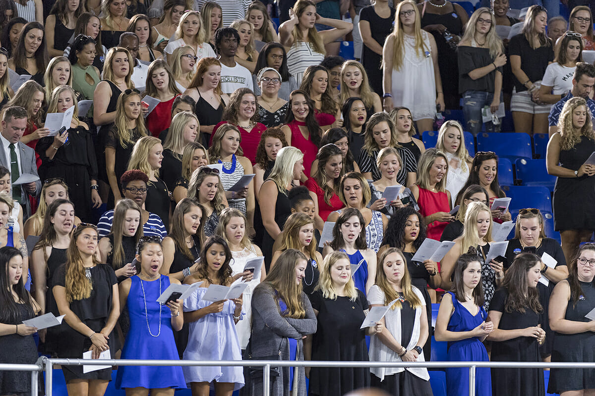 New MTSU students recite the True Blue Pledge at 2017 Convocation.