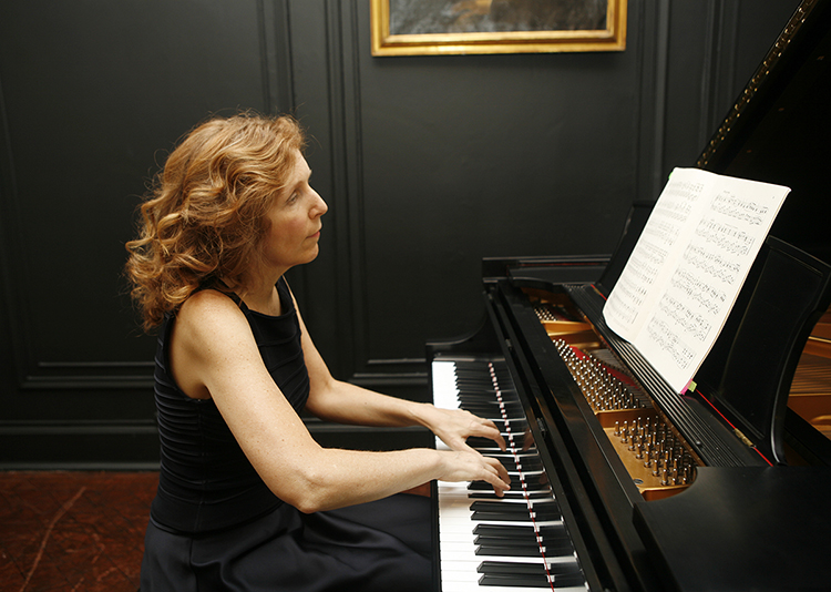 Pianist Carolyn Enger, whose critically acclaimed presentation “Mischlinge Exposé” spans a broad field of academic disciplines, will perform live at 1 p.m. Tuesday, April 16, in the Tennessee Room of MTSU’s James Union Building. (Submitted photo)