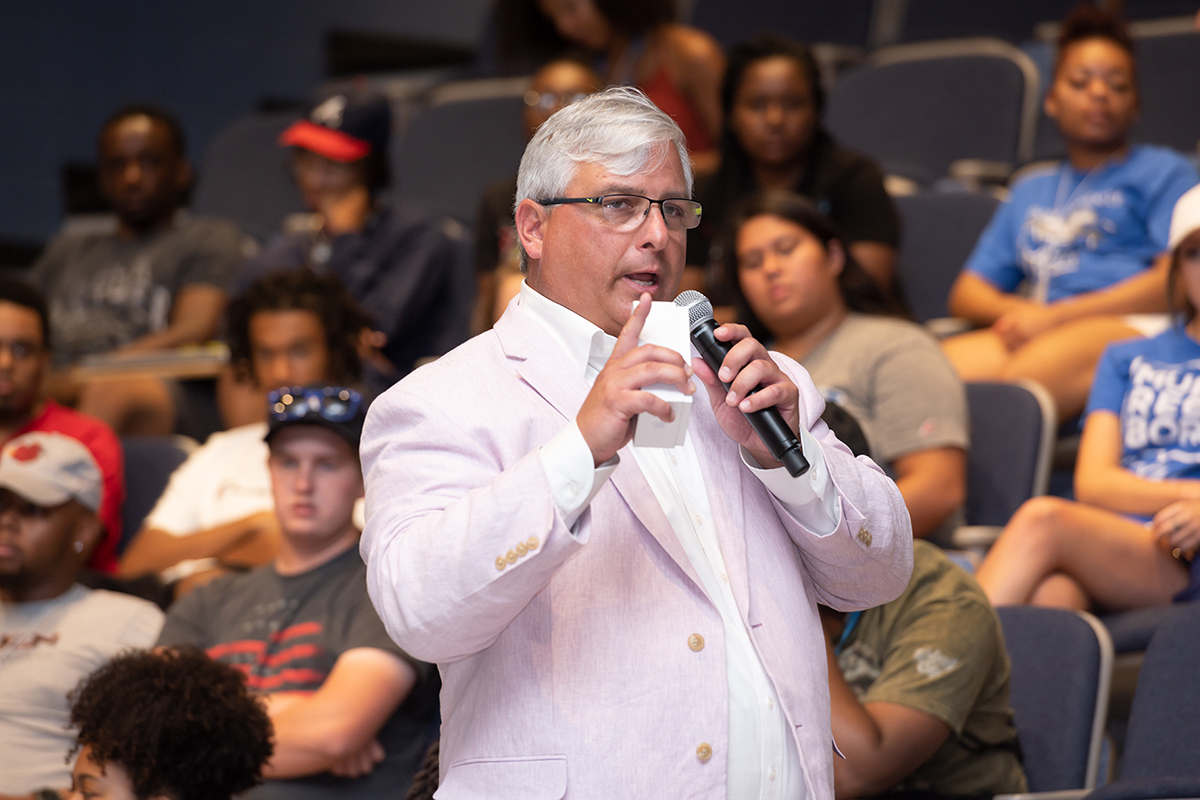 MTSU Center for Student Coaching and Success Director Colby Jubenville provides wisdom and advice to STAR (Student Transition and Academic Readiness Program) freshmen Monday, Aug. 19, in the LRC. (MTSU photo by James Cessna)