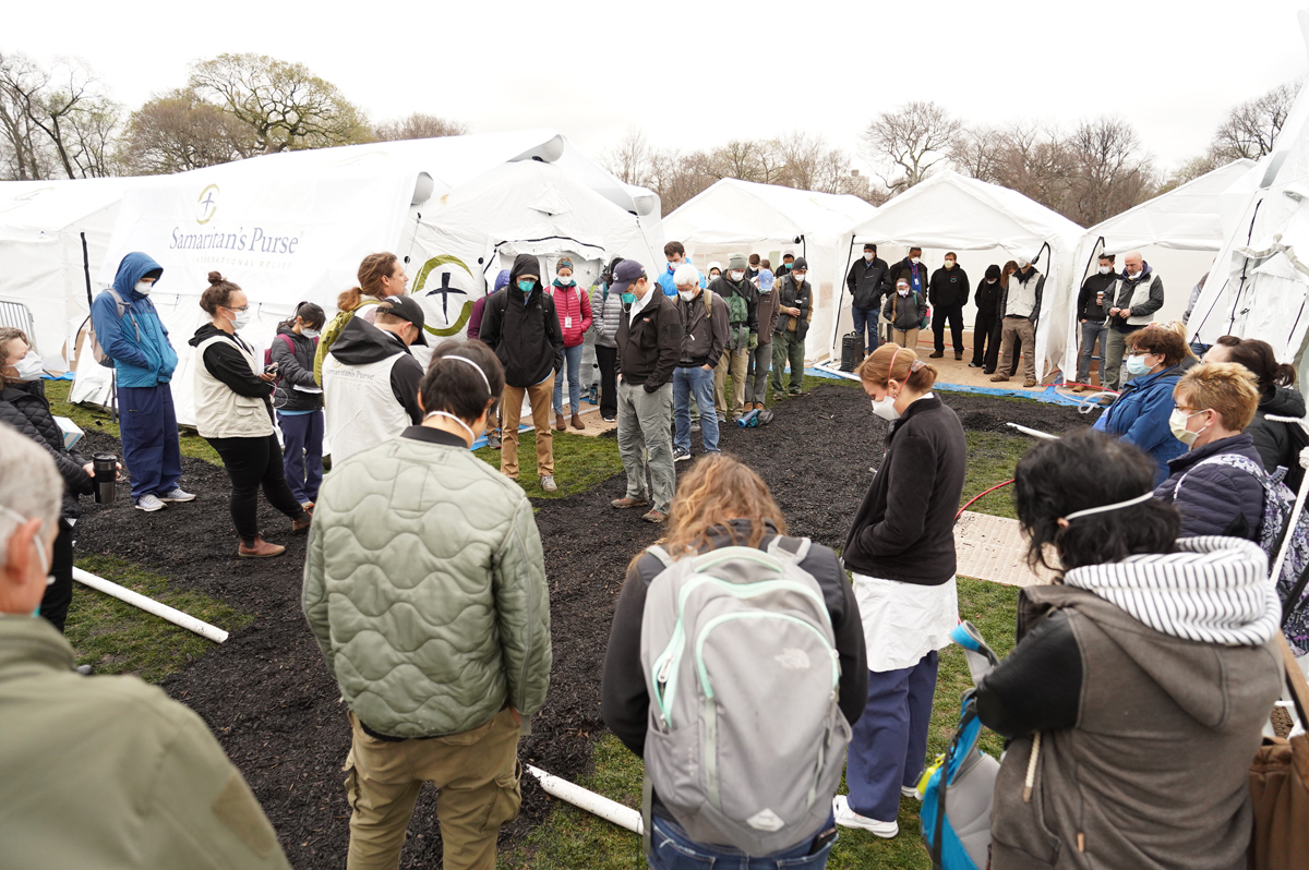 Samaritan’s Purse staff and medical personnel pray over the New York City Central Park site that became an emergency field hospital on Tuesday, March 31. MTSU alumnus Dr. Elliott Tenpenny Tenpenny is director of international health and leading the effort on the ground for the organization. (Courtesy of Samaritan’s Purse/photo by Paul Sherar)