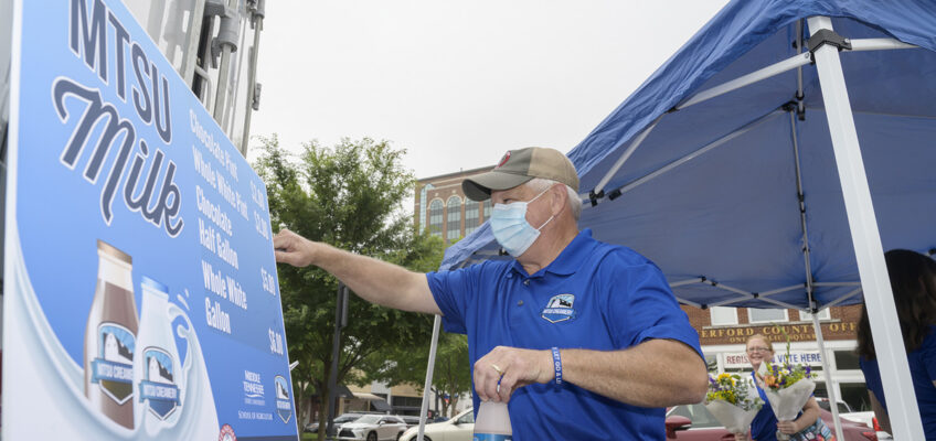 MTSU Farm Laboratories Director Matthew Wade opens the Creamery refrigerated truck’s back door to bring more chilled milk out for a customer following a sale in early June 2020 during the Main Street Saturday Market outside the Rutherford County Courthouse. The 2021 market season, which will run until Oct. 30, begins May 22. (MTSU file photo by Andy Heidt)