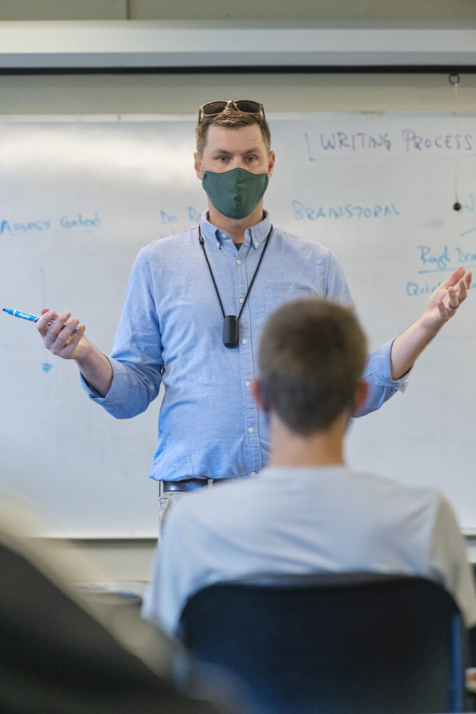 Ryan Korstange, University 1010 faculty, teaching in Monohan Hall. (Photo: Andy Heidt)