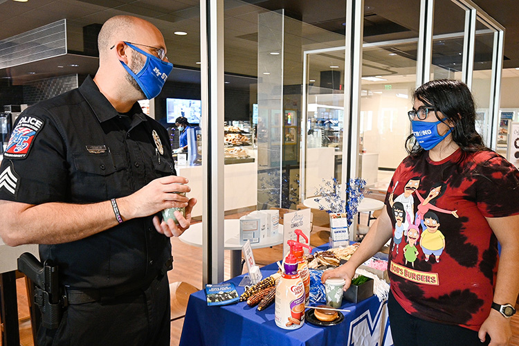 Middle Tennessee State University Sgt. Jason Hurley discusses video games and popular culture with MTSU sophomore Marlene Habib at the department’s Coffee with a Cop outreach event hosted on campus on Sept. 29, 2021. (MTSU photo by Stephanie Barrette)