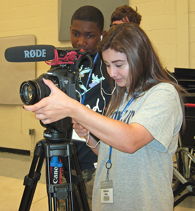 Abby Latture, a junior at Madison Academic Magnet High School in Jackson, Tenn., edits her video on a computer at MTSU’s Center for Innovation in Media during the 2016 Innovation J-Camp. (MTSU photo by Gina Logue)