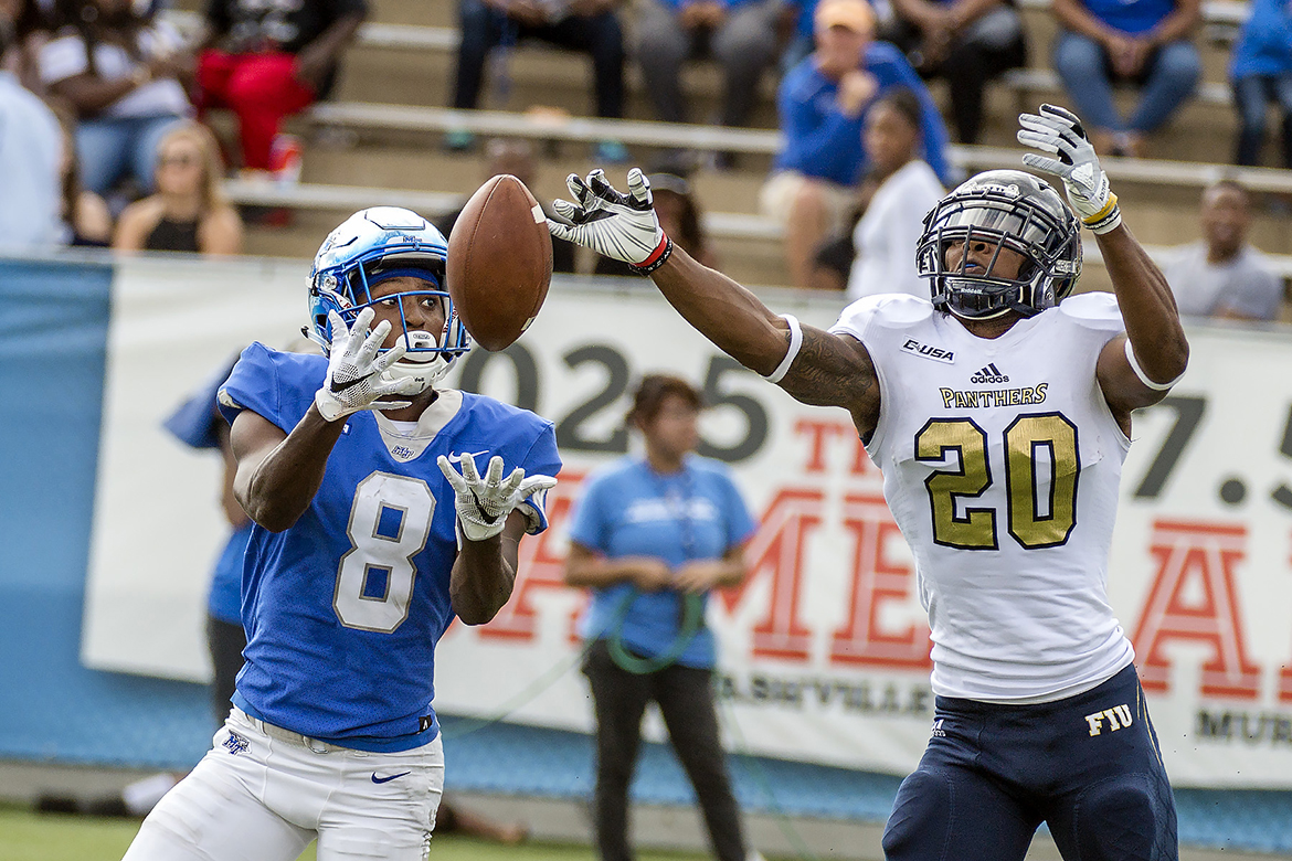 MTSU's Ty Lee tries to make the catch against FIU.