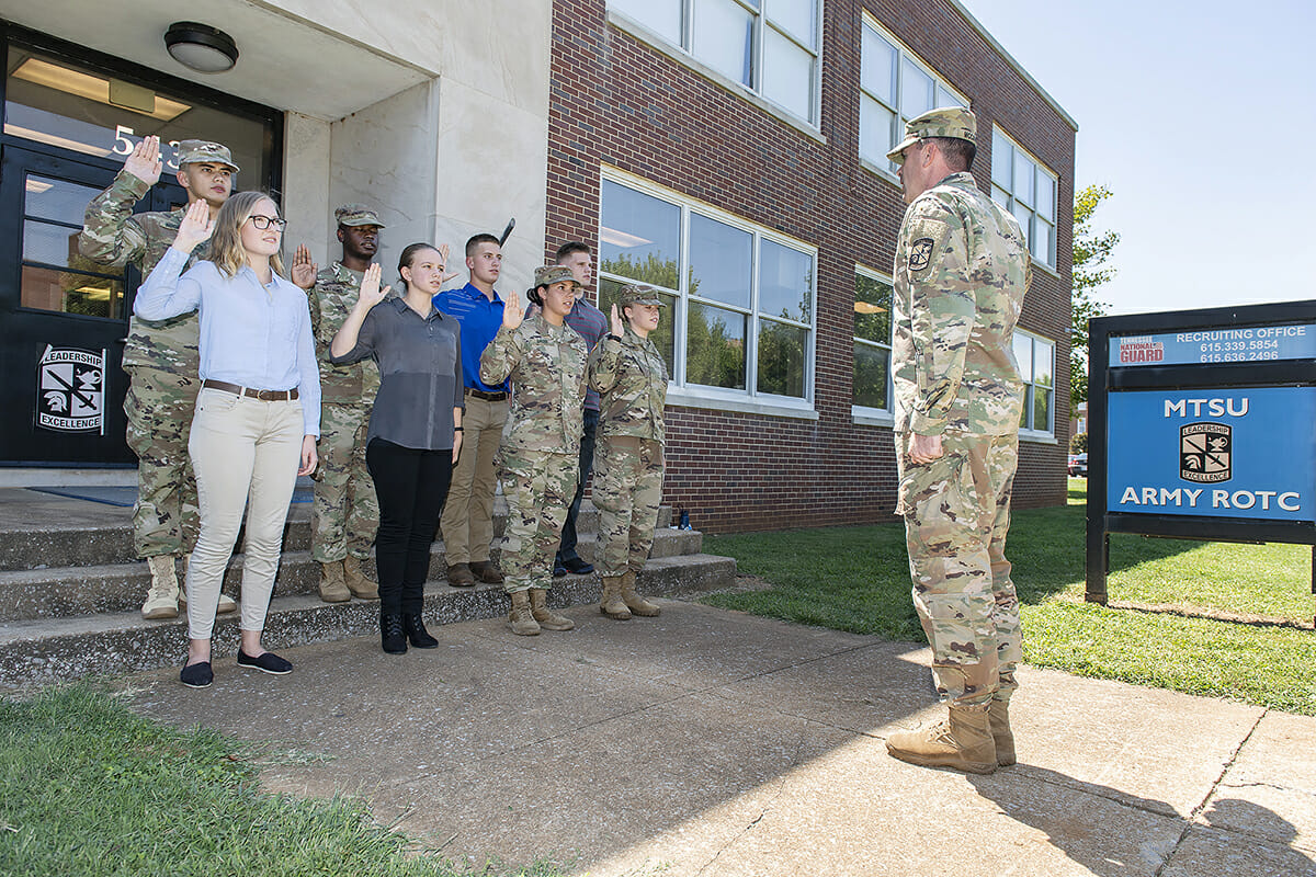 U.S. Army Maj. Carrick McCarthy administers oath to cadets