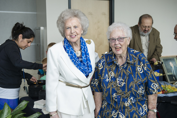 One of MTSU’s most loyal alumni, Dr. Liz Rhea proudly displays hwe “I AM true BLUE” sign during a university Capital Campaign luncheon. The Murfreesboro resident and Eagleville, Tenn., native died Thursday, May 30. (MTSU file photo by Andy Heidt)