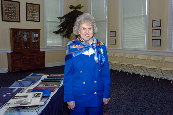 One of MTSU’s most loyal alumni, Dr. Liz Rhea proudly displays hwe “I AM true BLUE” sign during a university Capital Campaign luncheon. The Murfreesboro resident and Eagleville, Tenn., native died Thursday, May 30. (MTSU file photo by Andy Heidt)