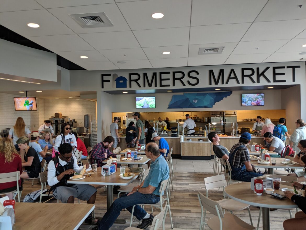 Students and faculty gather in the popular new Farmers Market Dining Hall.