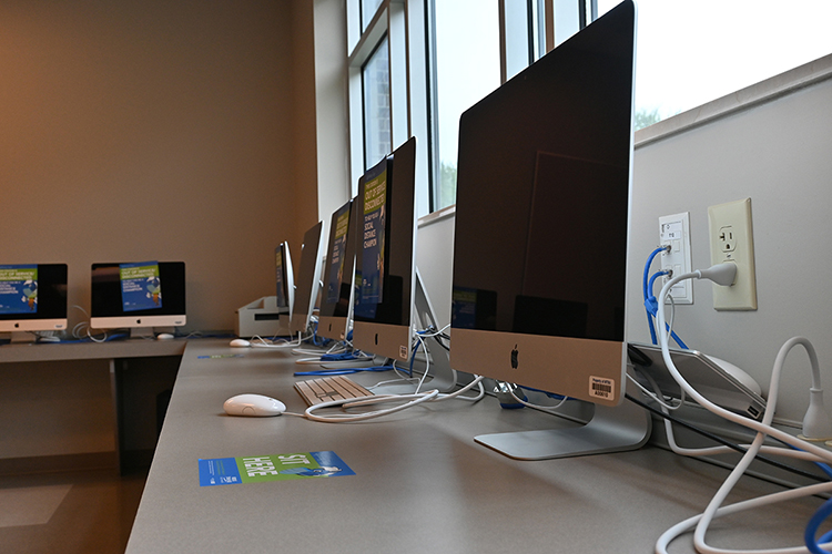 The “Teacher Candidate HUB” at Middle Tennessee State University’s College of Education offers access to technology, refreshments and other resources for its aspiring teachers. (MTSU photo by Stephanie Barrette)