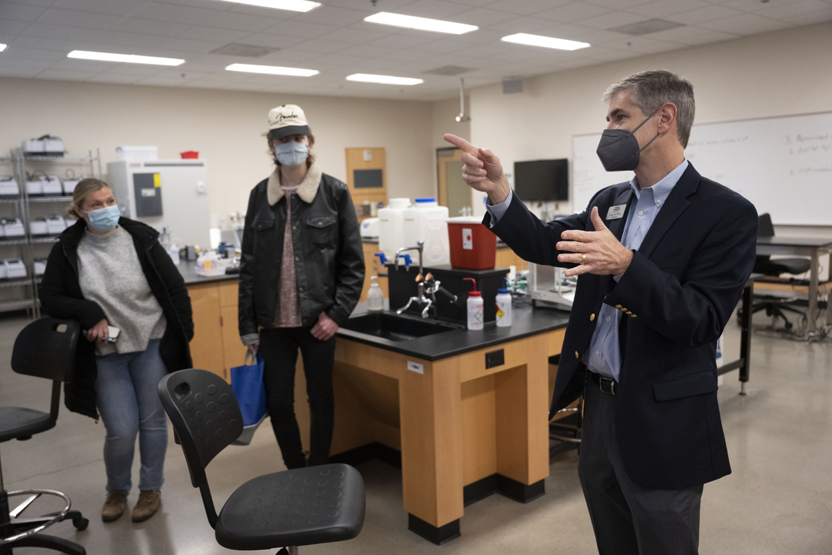 MTSU Department of Chemistry chair Greg Van Patten, right, talks with a prospective student and his mother Jan. 30 during the College of Basic and Applied Sciences “CBAS Science Saturday” event on campus in the Science Building. Nearly 30 students from across Tennessee and as far away as California, Ohio, Illinois and Georgia came to see the college’s facilities and meet with department chairs and others. (MTSU photo by Cat Curtis Murphy)