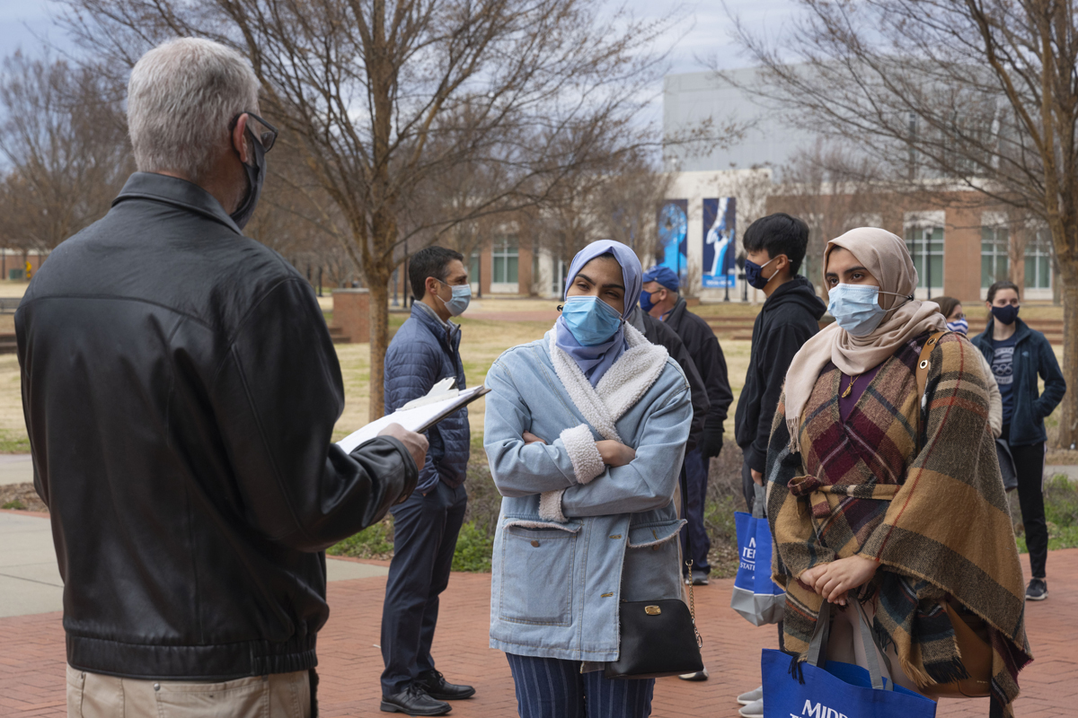 Dennis Mullen, left, chair of the MTSU Biology Department, chats with a mother and daughter visiting during the Jan. 30 College of Basic and Applied Sciences CBAS Science Saturday, learning about what the program has to offer, plus facilities and laboratories. (MTSU photo by Cat Curtis Murphy)