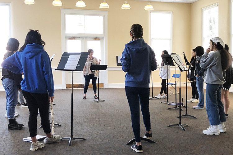 MTSU School of Music flute professor Deanna Little, center, talks with a group of young instrumentaL music students attending the 2021 Governor's School for the Arts at MTSU during a June 22 workshop in the university's Tom Jackson Building. Nearly 300 11th and 12th graders from across Tennessee attended the monthlong residency program in person for intensive training in music, theater, visual arts, dance and filmmaking. (MTSU photo by Gina E. Fann)