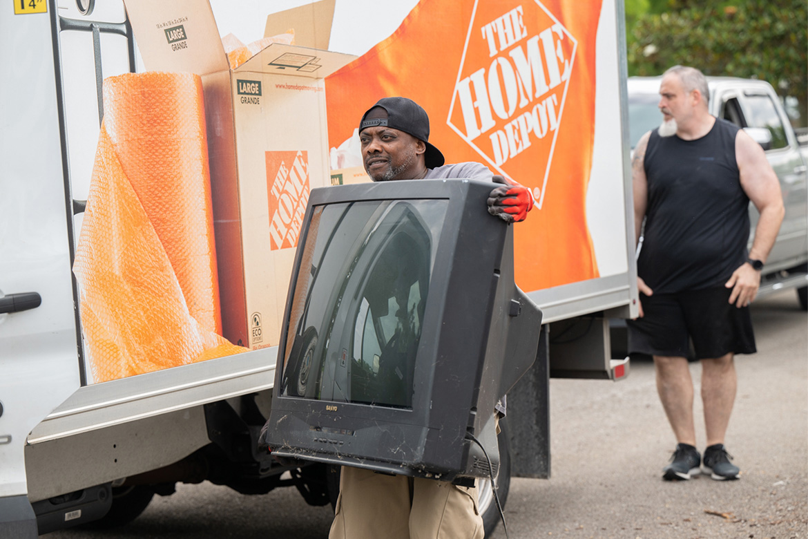 A volunteer carries a heavy television to the recycling bin for electronics at the inaugural Murfreesboro Recycling Roundup, hosted by Middle Tennessee State University in Murfreesboro, Tenn., in partnership with Tennessee Environmental Council. This year’s event is set for 9 a.m. to 1 p.m. Saturday, Aug. 16, in the campus parking lot at 602 N. Rutherford Blvd. (MTSU photo by James Cessna)