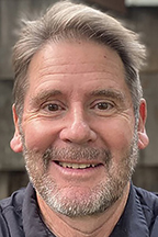 Bob Welch, co-author author of “Healing Wounds, A Vietnam Combat Nurse’s 10-year Fight to Win Women a Place of Honor in Washington, D.C.,” the summer reading book for new students.