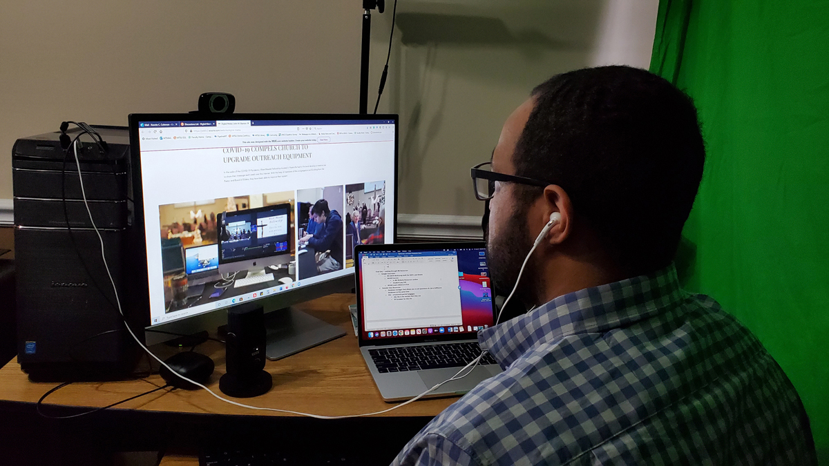 Keonte Coleman, assistant professor in the MTSU School of Journalism and Strategic Media, taught a digital media skills class during the inaugural Winter Session. By the end of the month-long term, students produced a photo essay, infographic, audio story, social media video and website portfolio to display their work in class, plus other material for future employers. (MTSU photo submitted by Keonte Coleman)