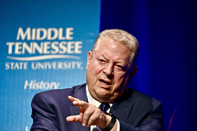 Former Vice President Al Gore makes a point Monday, Sept. 16, during a public forum at Tucker Theatre with author Anthony Badger to discuss Badger’s new biography on Gore’s father, the late U.S. Sen. Albert Gore Sr. (MTSU photo by J. Intintoli)