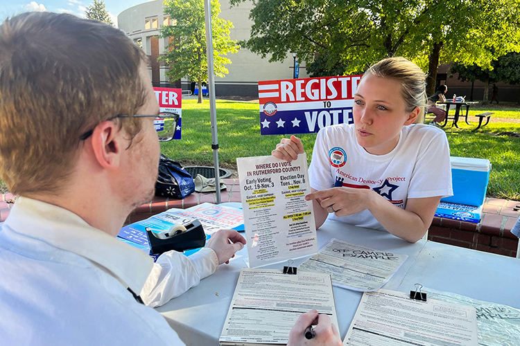 Kayla Jenkins, Middle Tennessee State University graduate student, helps register an MTSU student to vote on Sept. 20, 2022, on campus as part of her work as a public history graduate research assistant and the university’s push to get a record number of MTSU students registered and out to the polls for the November election. (MTSU file photo by Stephanie Wagner)