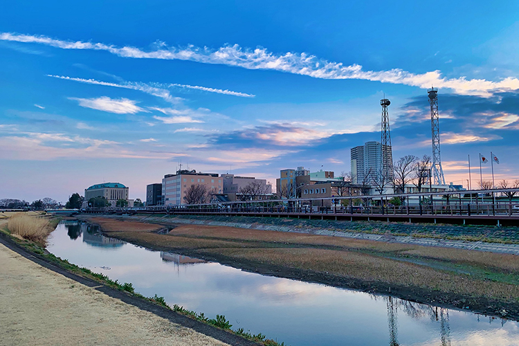 The sun begins to set on an early spring afternoon in Koshigaya, Japan, a Tokyo suburb and regional commercial center located in Japan’s Saitama Prefecture, where MTSU alumna Ashley Cetinel will be living for the next year and teaching English at three area high schools. Cetinel is one of eight MTSU graduates participating in the prestigious Japan Exchange and Teaching Program for 2019-20, thanks to the Consulate-General of Japan in Nashville. (Photo courtesy of Pixabay)