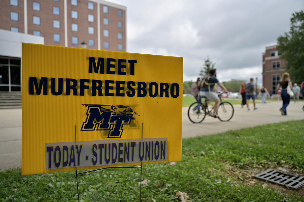Signage in the heart of campus points Middle Tennessee State University students toward the annual Meet Murfreesboro event, featuring 55 vendors offering information and more to hundreds of students and staff wanting to learn more about what local businesses, restaurants and religious organizations have to offer. The event, sponsored by New Student and Family Programs, took place Tuesday and Wednesday, Aug 29-30, in the Student Union Commons. (MTSU photo by Andy Heidt)