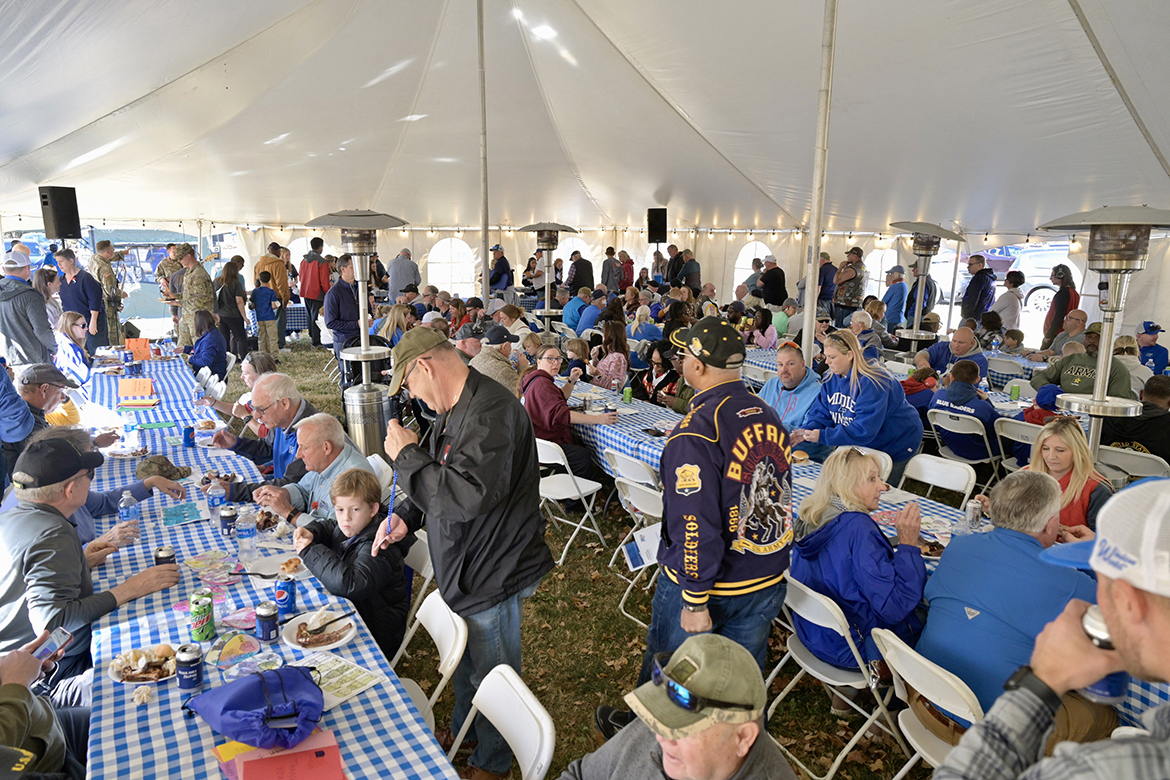 Hundreds of veterans, their families and others enjoy a barbecue picnic lunch provided by veteran-owned Single Tree BBQ Saturday, Nov. 11, during the 41st annual Salute to Veterans and Armed Forces game activities on the Middle Tennessee State University campus near the Veterans Memorial site. (MTSU photo by Andy Heidt)