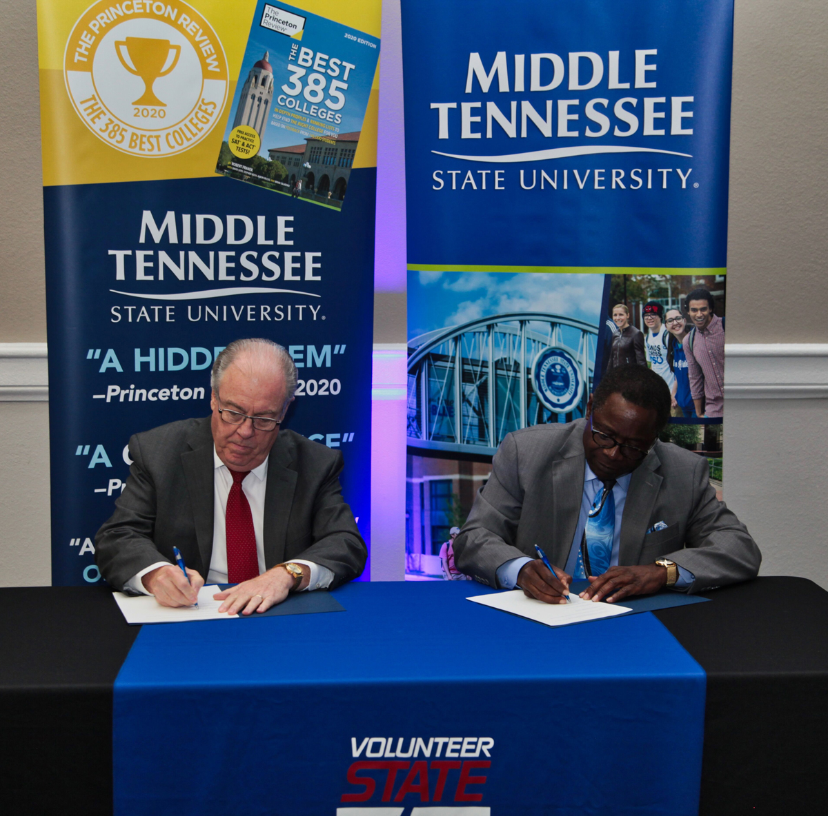 Presidents Jerry Faulkner, left, of Volunteer State Community College and Sidney A. McPhee of Middle Tennessee State University sign an agreement marking the “MTSU Promise” to Vol State, the sixth such pathway established for students with associate degrees to move seamlessly to the four-year university. The signing occurred Oct. 22 at the Millennium Maxwell House Hotel in Nashville during MTSU’s True Blue Tour visit to recruit students and court counselor and community college staff in Nashville. (MTSU photo by David Foster)