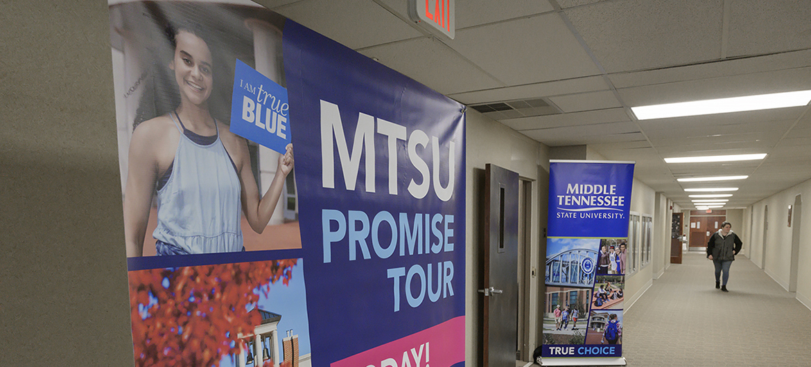 Prospective MTSU transfer students can follow the signs to any of the nine upcoming MTSU Tour events at four Misstate community colleges across Tennessee from Feb. 3-6. MTSU representatives will meet with students at Volunteer State, Motlow State, Columbia Stand and Nashville State. (MTSU file photo by Andy Heidt)