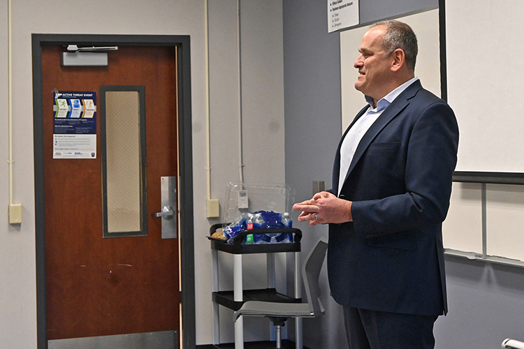 Retired FBI supervisory special agent Scott Augenbaum speaks to members of Middle Tennessee State University’s Association of Information Systems student chapter during the monthly meeting on Tuesday, Feb 25, inside the Business and Aerospace Building on campus in Murfreesboro, Tenn. Augenbaum, whose talk was also livestreamed to 70 other student chapters, offered advice to students and answered questions at the end of the meeting. (MTSU photo by Jordan Reining)