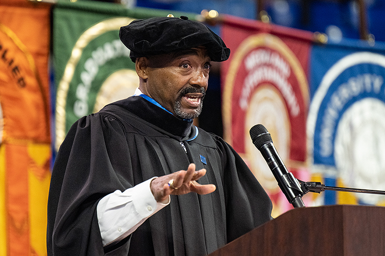 MTSU alumnus Ronald Roberts, managing partner for the global marketing agency Finn Partners, warns the fall Class of 2022 to "embrace the crazy," or be enthusiastic, energetic and intense in their life choices. while serving as guest speaker for the university's Dec. 10 afternoon commencement ceremony in Hale/Earle Arena inside Murphy Center. MTSU presented 1,698 students with their degrees — 1,345 undergraduates and 353 graduate students — to mark the first graduation of its 112th academic year. (MTSU photo by Cat Curtis Murphy)