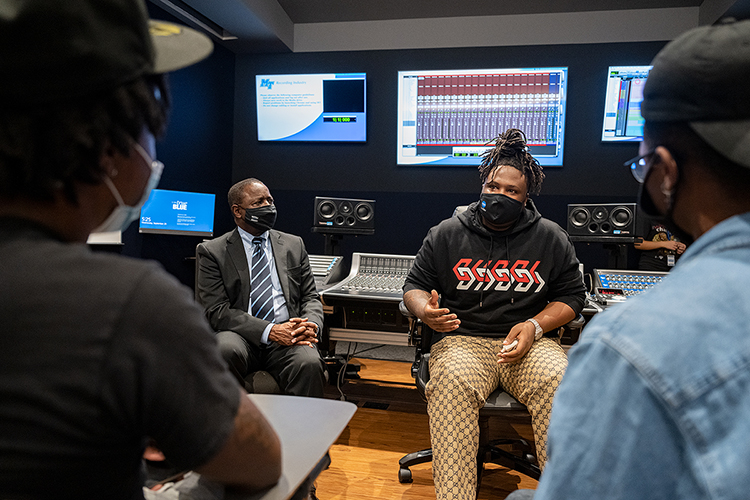 Memphis native and Grammy-nominated hip-hop producer BryTavious “Tay Keith” Chambers, center, answers questions from Middle Tennessee State University students Wednesday, Sept. 29, during Chambers’ special “sneak-peek” visit to his alma mater for a tour of the MTSU Department of Recording Industry’s new studios on campus. At left is MTSU President Sidney A. McPhee. (MTSU photo by Cat Curtis Murphy)